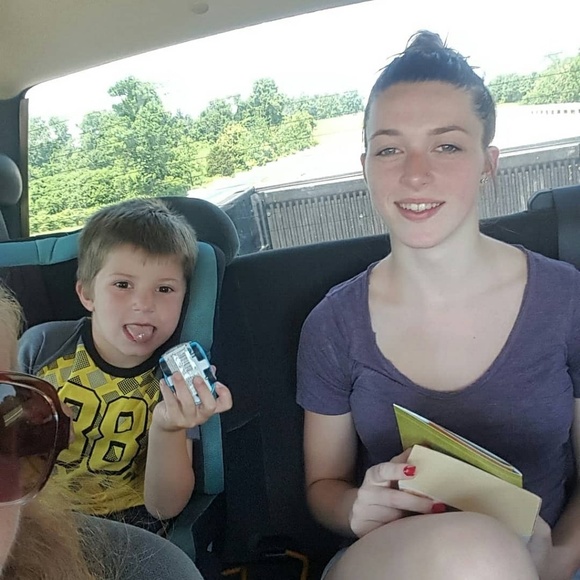 Meet your Posher, Hillary - Picture 1 of 1